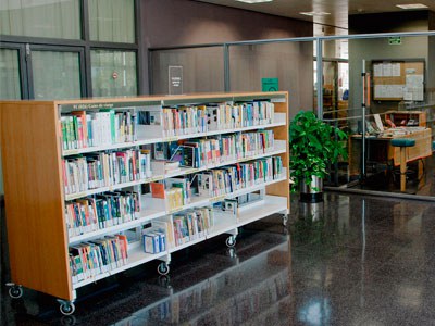 biblioteca-entrada-interior.jpg