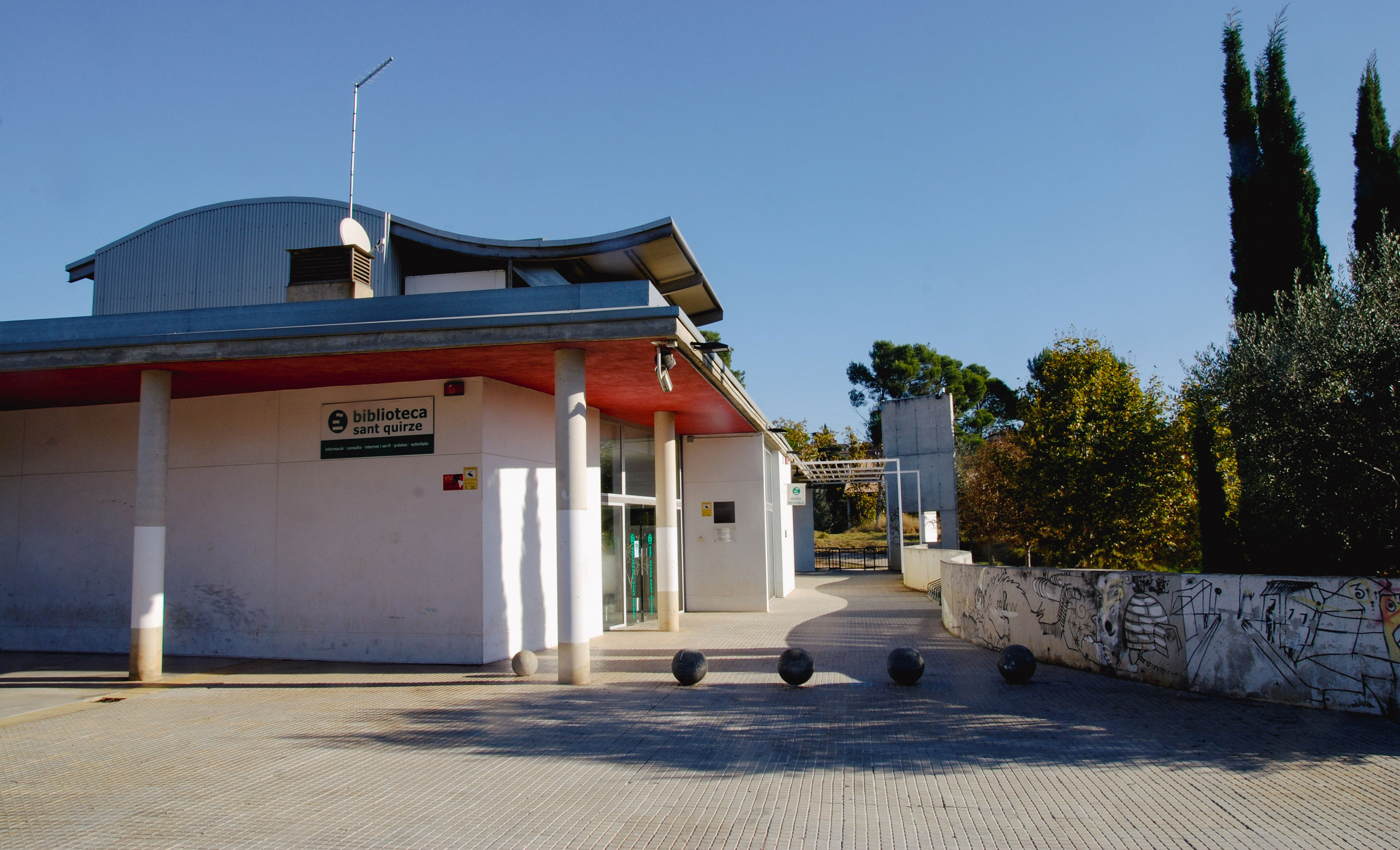 biblioteca-exterior.jpg