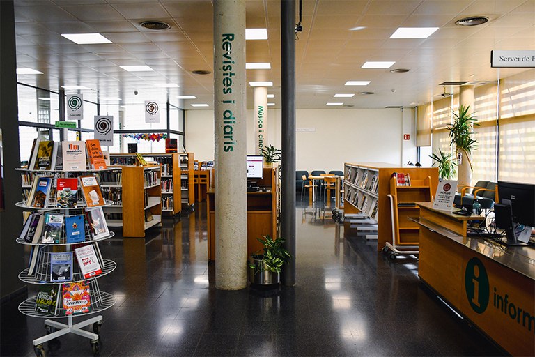 biblioteca-interior-recepcio.jpg