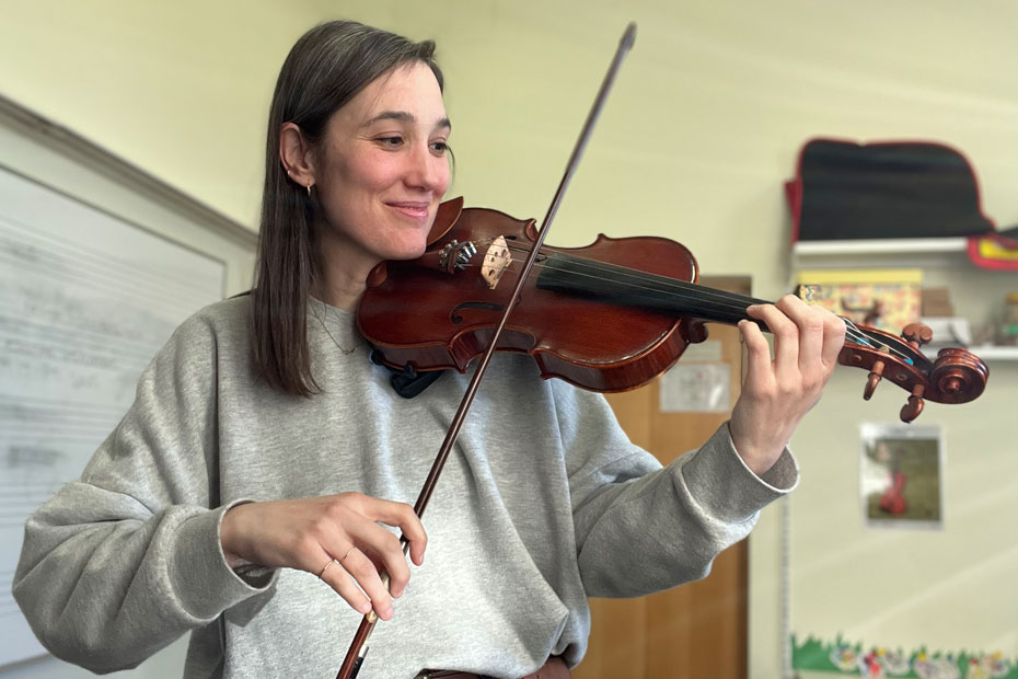 Mireia Vila (Violí, Petita Orquestra i Coordinació)