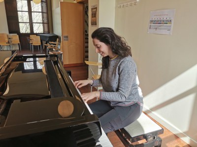 Nora Girbau (Piano)